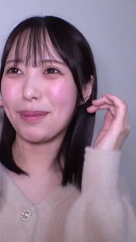 国民美少女で、無邪気なはずなのに大量潮吹き。