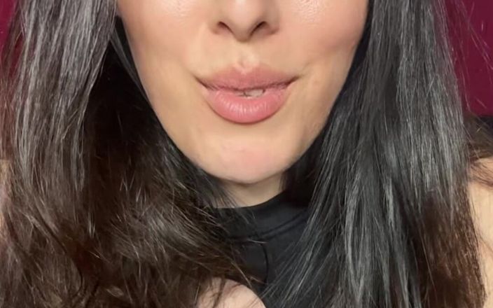 Young_strawberry: La miLF biriccida chiede lo sperma e gioca con esso