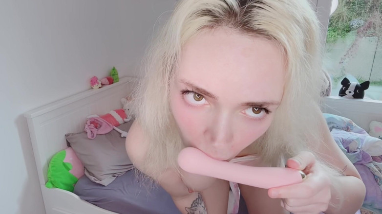 AmberKawaii: Cute Teen18+ with Braces, Multiple Orgasms with Her Buttplug
