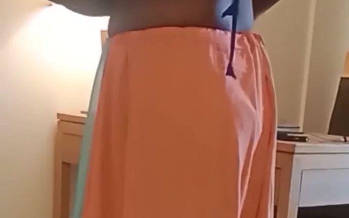 IndianHotwifeX: J’ai offert mon gros cul noir à mon patron principal pour...