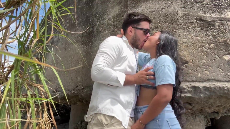 EMY_AND_JONH: Ho trovato una latina arrapata nel fiume e mi piace...