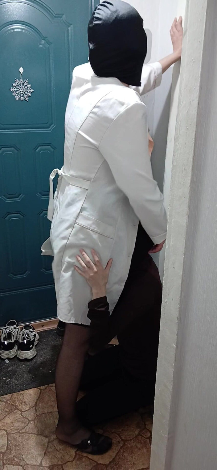Lesbian-illusion: A MILF Lesbian Doctor Cums in a Patient's Mouth