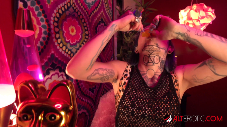 Alt Erotic: Evilyn Ink tattoos Ivan while fucking River Dawn Ink