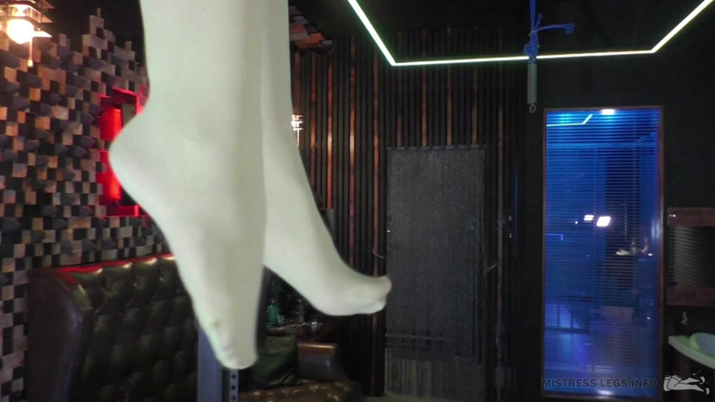 Mistress Legs: Moje nylonové nohy nad tvým obličejem