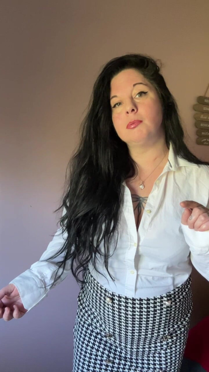 Maitresse Clara: Tanda Tangan Penghinaan