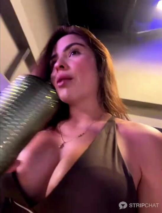 Milf Latina: I Like to Show My Vagina at the Gym in...