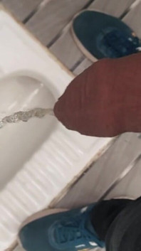 Pissing Master on Fabhouse