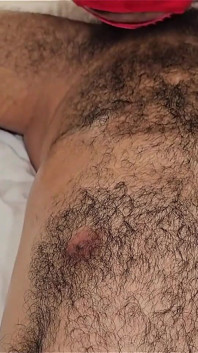 Latino4cumslutsは穴を開ける方法を知っている