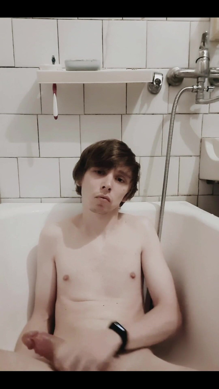 Latvian_boy: Relaxing in Bath