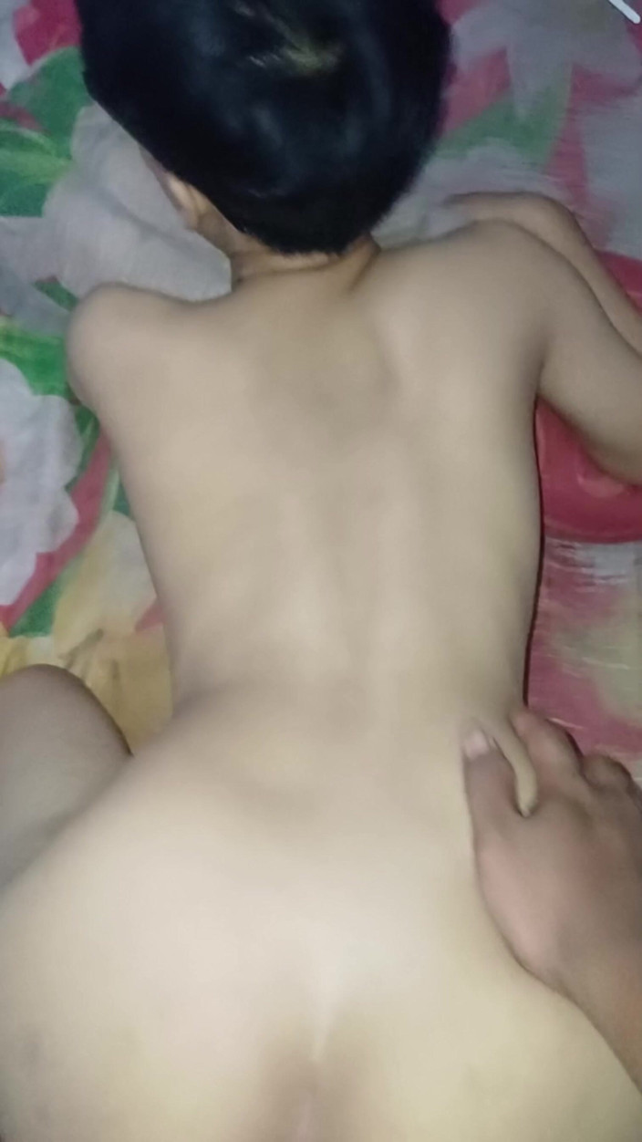 Theresia Nirvana: सुंदर एशियाई टॉमबॉय डूबने की बात पर