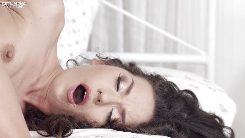 Only3x: Sesi seks lesbian glamor loren minardi dan nataly gold di...