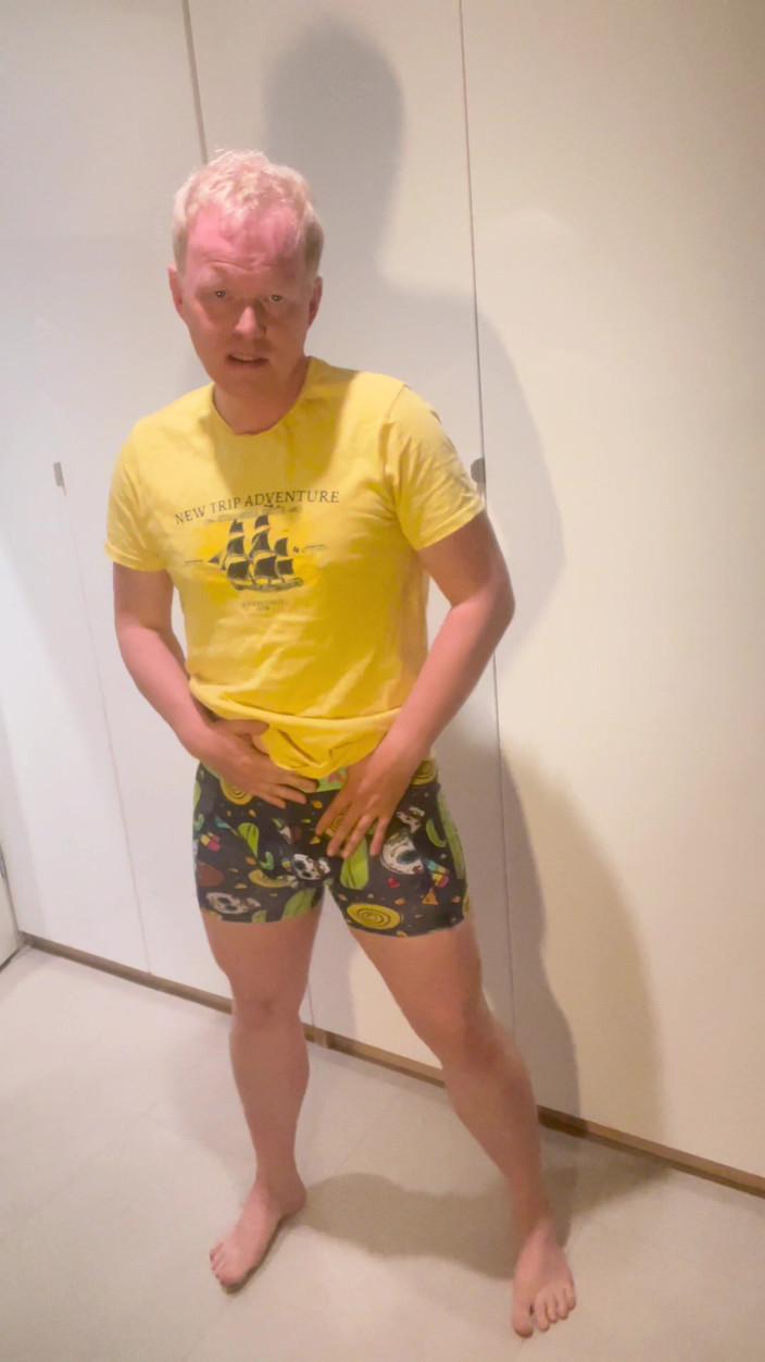 Smoothmmm: Раздевается догола и развлекается