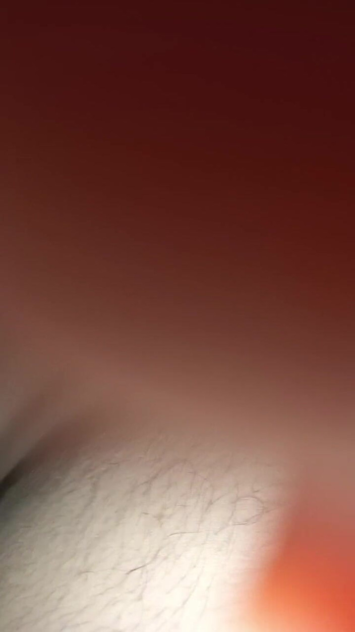 pooja99999: Une bhabhi desi joue avec une bite