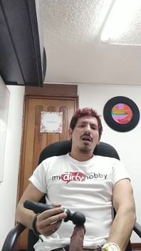 Domi si honí v kanceláři