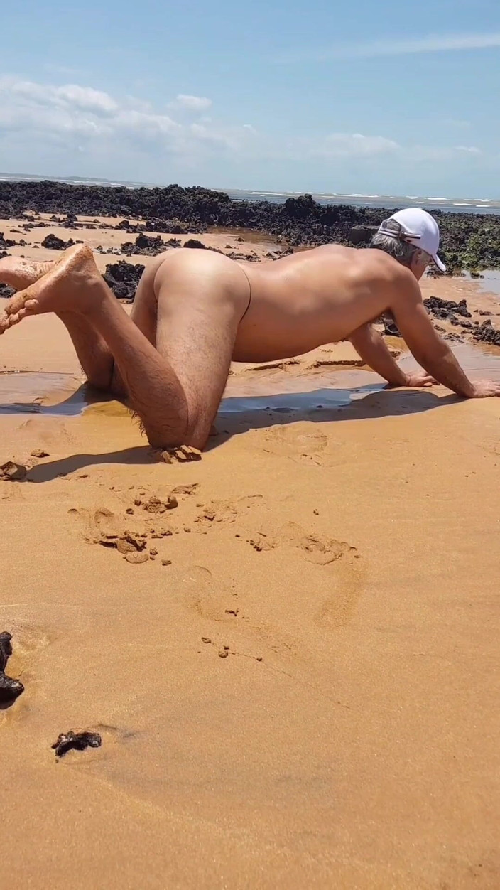 Ladysilvas: Ladysilva transvestã¤ntin zeigt ihren heißen arsch am strand in ihrem...