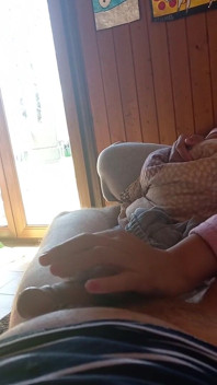Mano Provocante Con Orgasmo - Sega Veloce Sul Divano Prima Di Lasciare - Accarezzata Veloce E Gioca Con La Palla POV