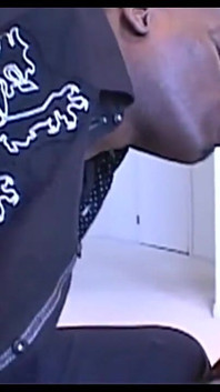 Lexington Steele bu genç ve sevimli zenci genç kız için çok büyük bir siyah yarağa sahip
