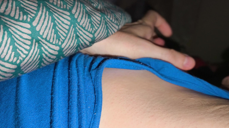 Raw Allure: उसकी गीली चूत के अंदर स्पंदन वाली चूत में वीर्य के साथ सुबह का शांत सेक्स