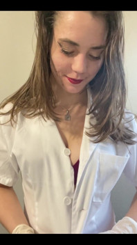The Nurse Wants to Have Fun When the Doctor Is Running Late