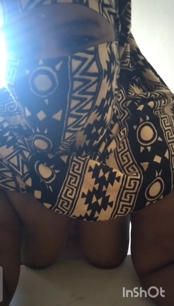 Priya aunty: Köylü teyze sari giyiyor