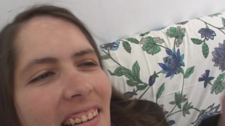 Real Home Made: Amateur amateur brünette gibt einen blowjob und wird auf das...