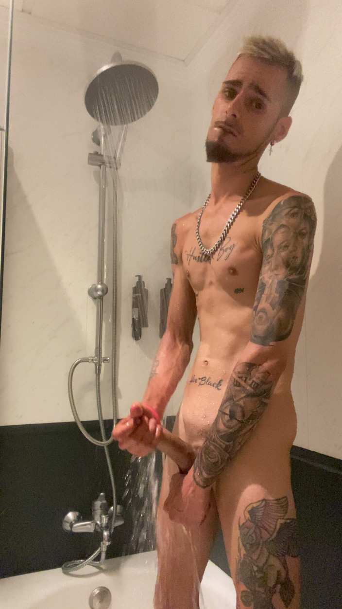 AlexxBlackk: Otelde Duş ve Saman