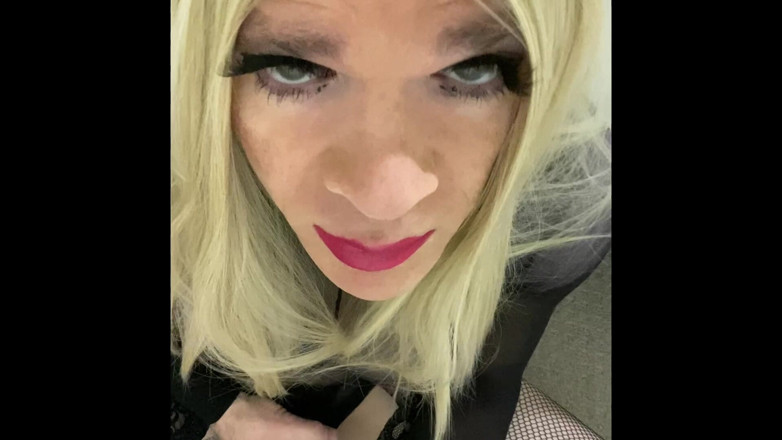 MadisonCD2025: Deel 3 met seksspeeltjes Travestiet compilatie mietje in lingerie dij met...