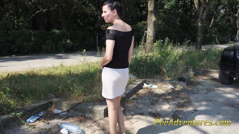 Pee Adventures: Późno na spotkanie musiałem wyciągnąć i siusiu na zewnątrz