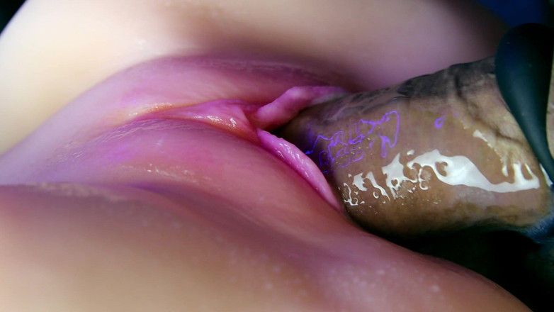 SEXY_GUYBEST: Primer plano del coño jugoso absorbe una porción de esperma...