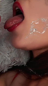Tachinare orală a unei mame sexy mascate: distrugerea a 6 orgasme cu limbă și distracție cu înghițire