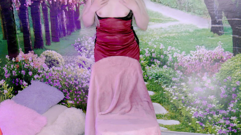 Nicolette69w: Aku lagi asik fingering memekku sampai muncrat