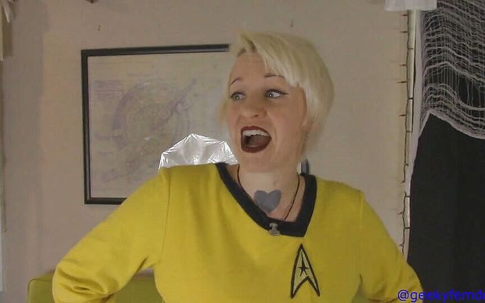 Geeky Femdom: Le capitaine te surprend en train de lui gooncer sur...