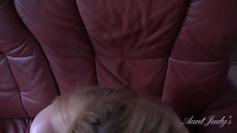 Aunt Judy's: Ajudys - Tvoje prsatá hospodyně Lucy Gresty saje tvého ptáka POV