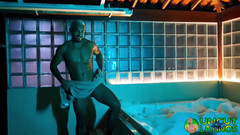 Uncut Latinos: Cowok ini ngocok kontol sampai crot di dalam memeknya sendirian!...