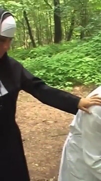 Seks na świeżym powietrzu w gorącej i pikantnej parodia z gorącym seksem i gorącymi rozpryskami spermy