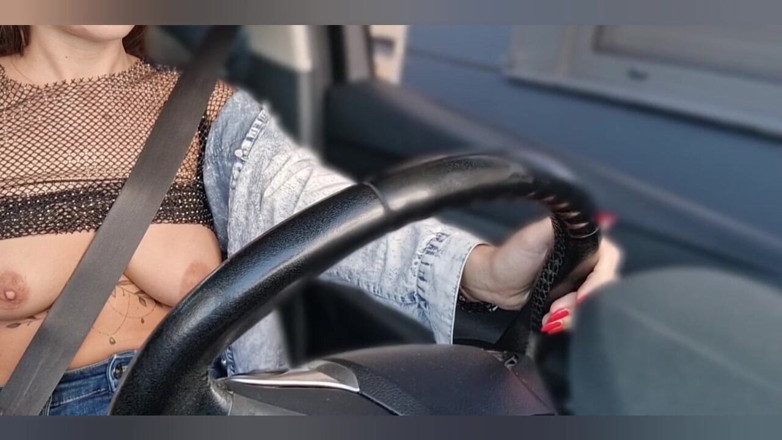 HottPussy118: 私はMCドライブで胸を見せる