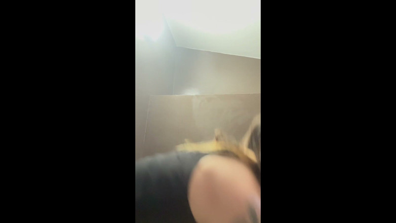 Missellie8: Bathroom Pees