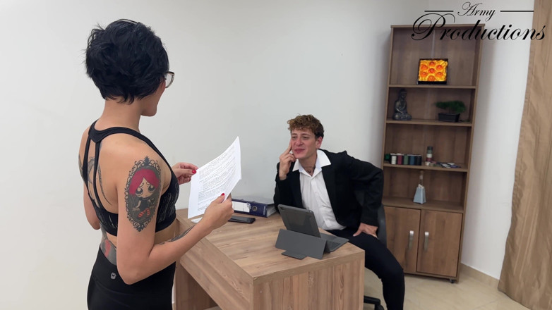 Army Productions: Futut-o pe secretara mea sexy curvă tatuată