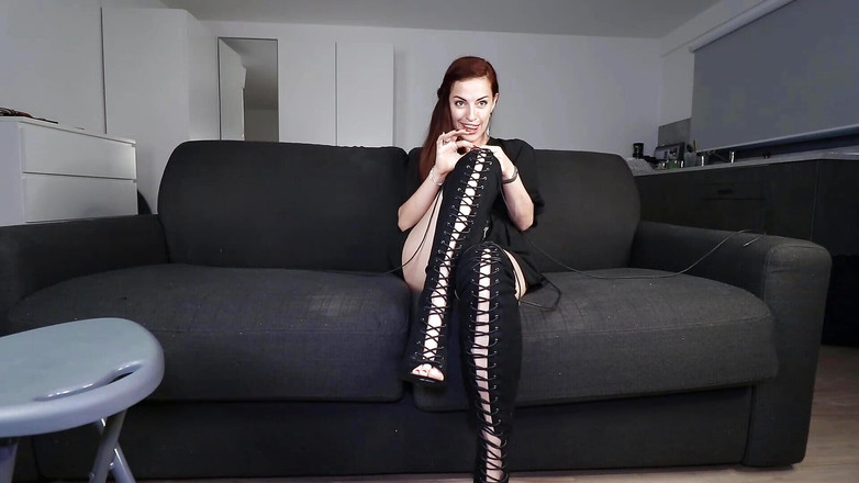 Carolina Iena: Red Toenails脚交和脚底交