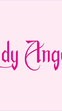 Lady Angela sentando na cara de uma castidade submissa provocando bunda e twerking tatuada femdom deusa coxa botas altas