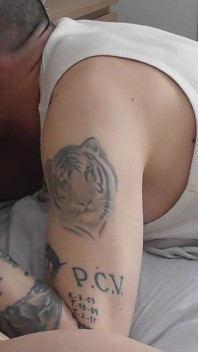 Podvádějící manželka má orální sex a creampie část 1