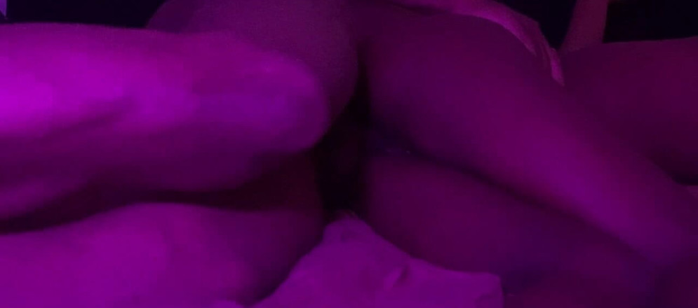 DivaHouz: Sexy ebenholz 18-jährige enge saftige muschi wird hart von hinten von...