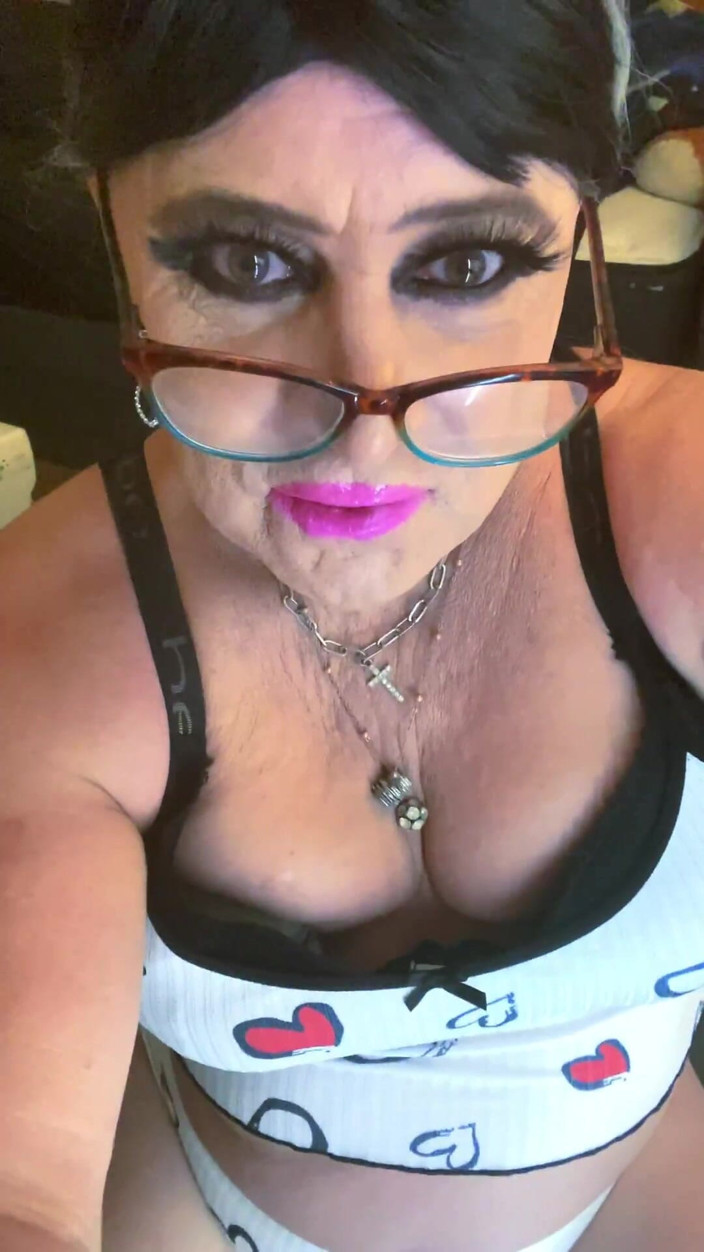 Krissy Sweets: CD Krissy sweets likes you watching her hraní s oholenou...