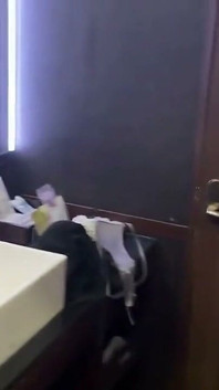 Mujer casada convertida en un juguete humano - garganta profunda y doble estimulación con una polla enorme
