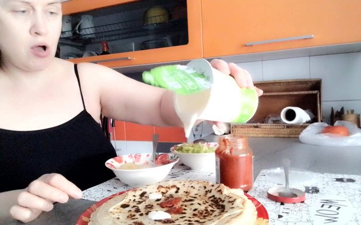 VikkiGeorgia: 我正在吃