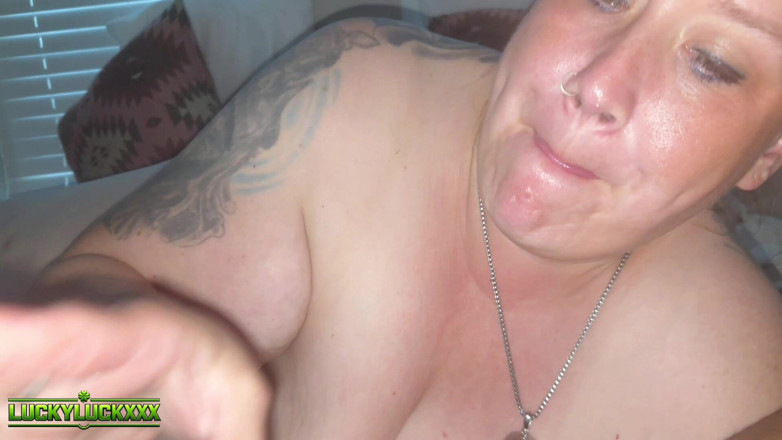 Lucky Luck XXX: Inkdup, fille chanceuse, se fait baiser, fister et avale 2 éjacs de...