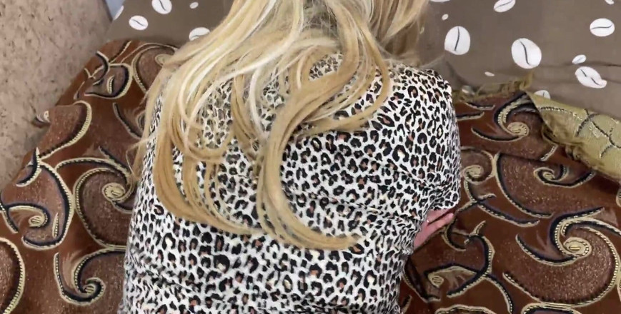 Lux Eva: 私のふしだらな妻が私の友人とセックスする