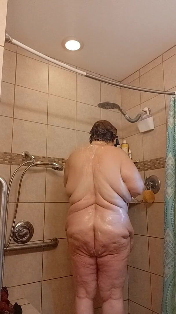 BBW nurse Vicki adventures with friends: All sweaty nurse Vicki needs shower