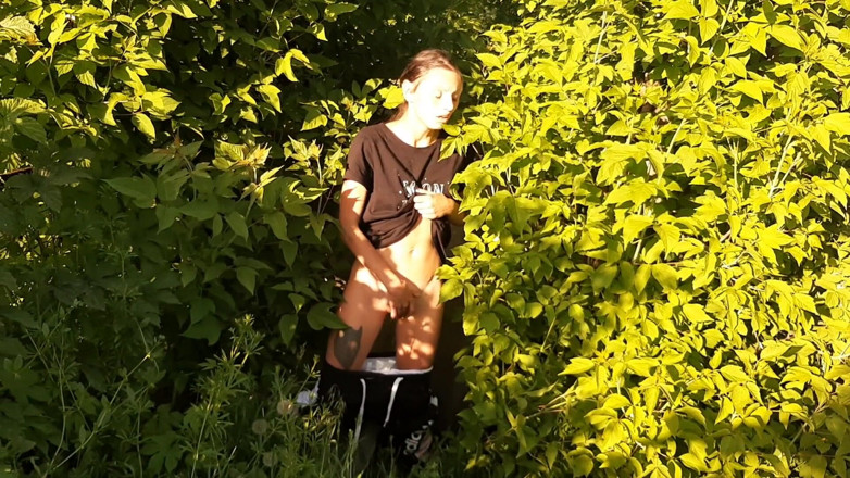 Lesbian-candys: Risky Outdoor Female Masturbation in Nature