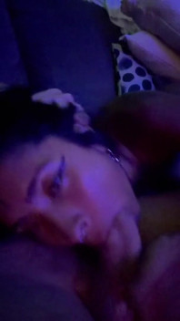 Sexy Latinoameričanka kouří velkého čůráka celé hodiny po párty